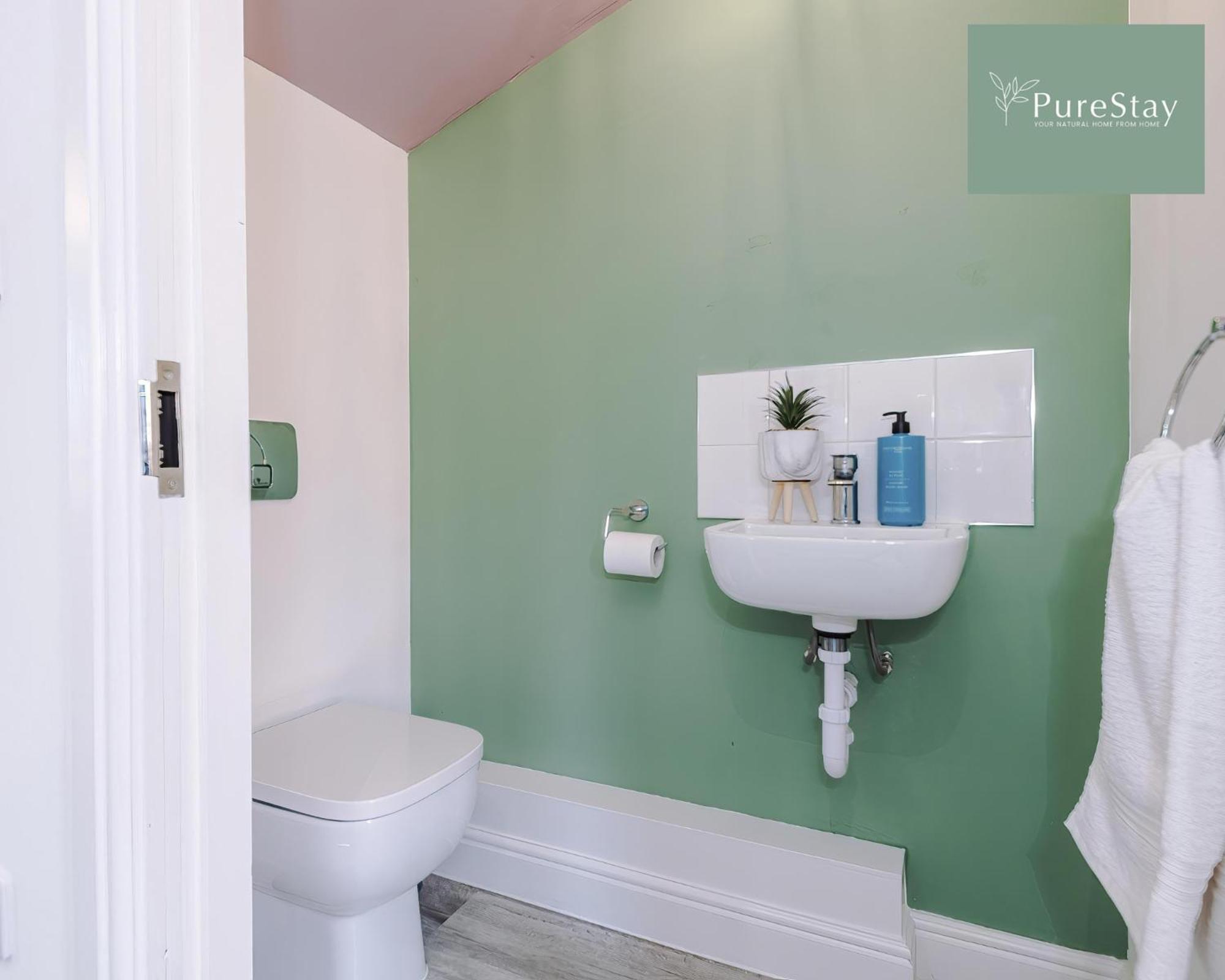 Stunning Five Bedroom Manchester House With Free Parking By Purestay Short Lets & Serviced Accommodation Zewnętrze zdjęcie