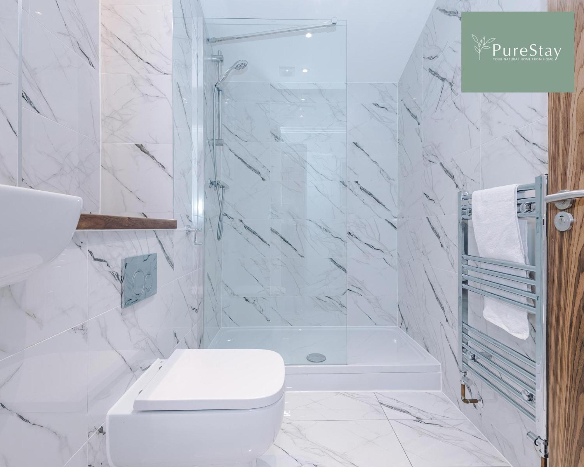 Stunning Five Bedroom Manchester House With Free Parking By Purestay Short Lets & Serviced Accommodation Zewnętrze zdjęcie