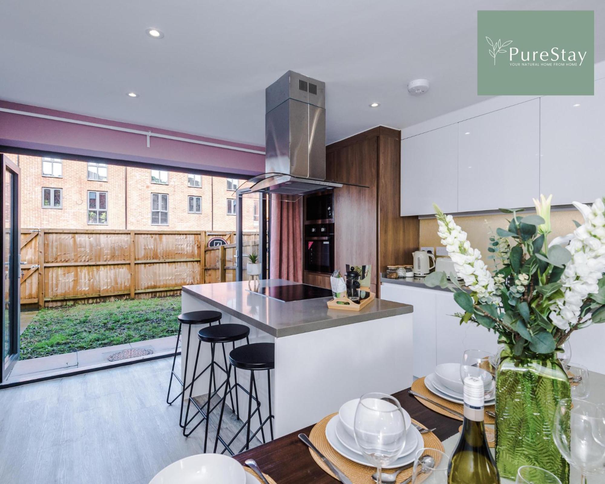 Stunning Five Bedroom Manchester House With Free Parking By Purestay Short Lets & Serviced Accommodation Zewnętrze zdjęcie